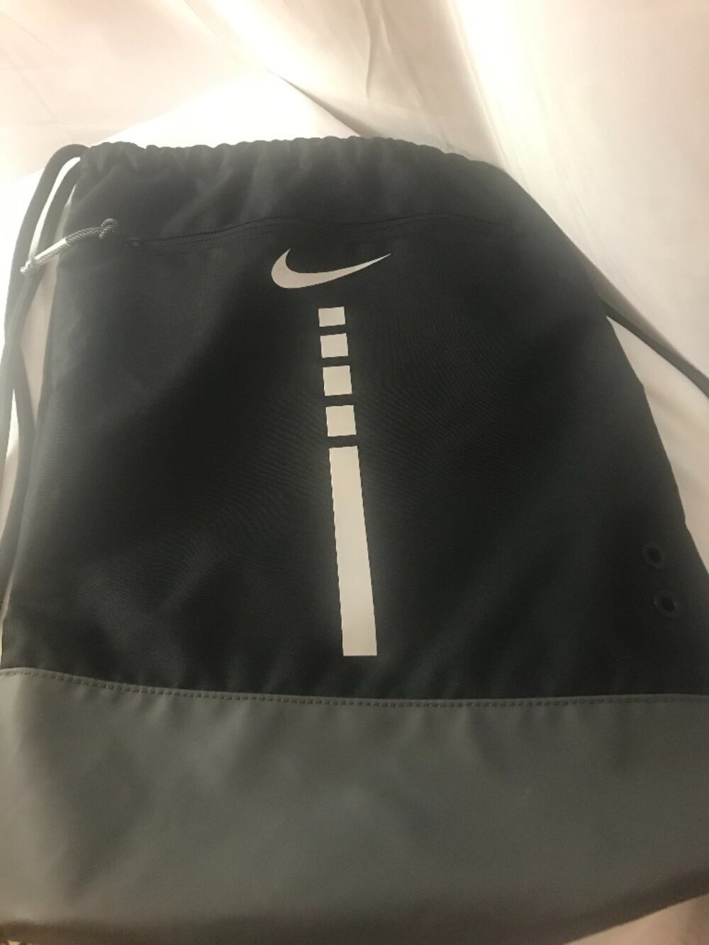 Nike ELITE Activewear Athletic Sport Cut Shoulder Workout Lightweight Gym Bag